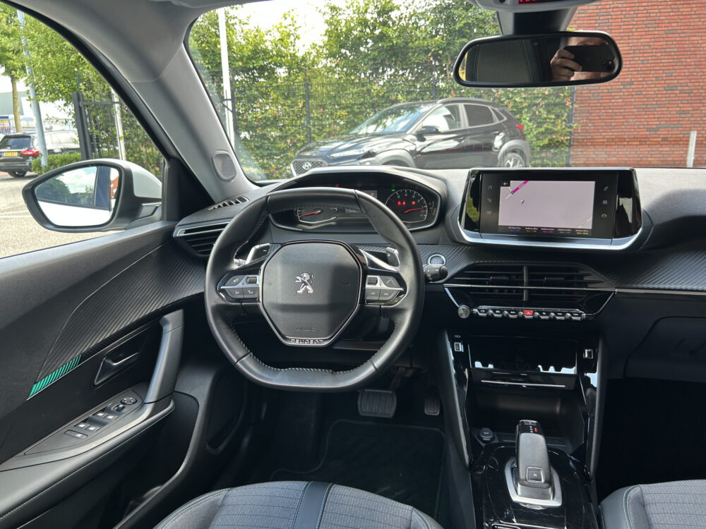 Peugeot 2008 1.2 PureTech Allure // LED // CAMERA+SENSOREN // NAVI+ CARPLAY // CLIMA // 7