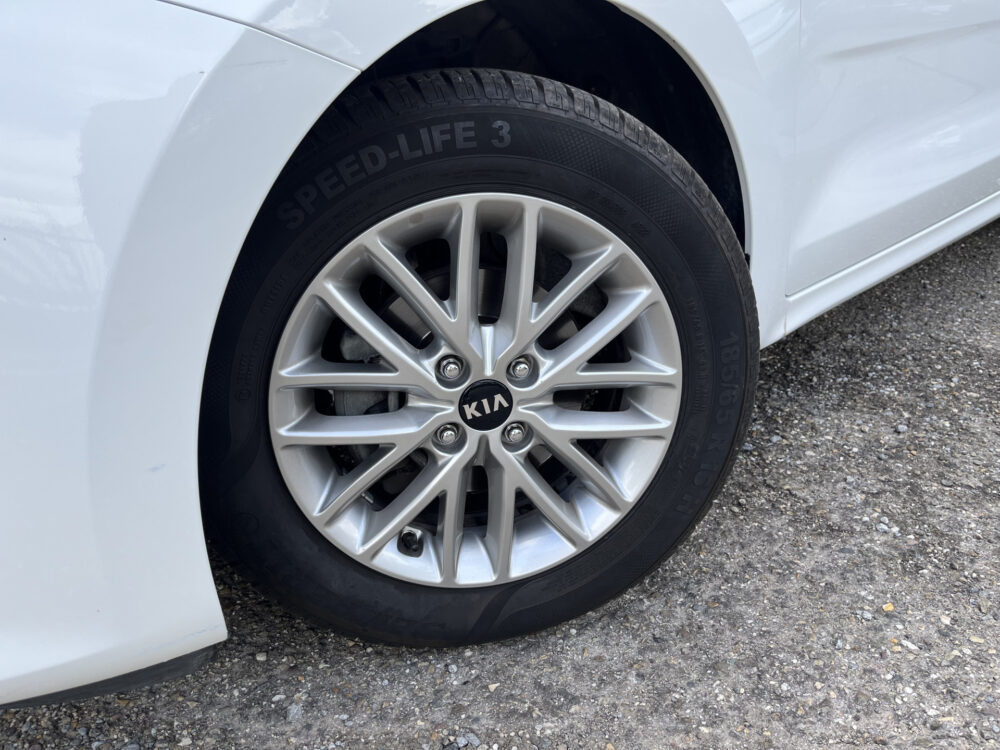 Kia Rio 1.2 CVVT DynamicLine // NAVI // AIRCO // CAMERA // LICHT METALEN VELGEN // APPLE CARPLAY - ANDROID AUTO // 10