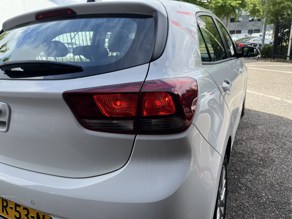 Kia Rio 1.2 CVVT DynamicLine // NAVI // AIRCO // CAMERA // LICHT METALEN VELGEN // APPLE CARPLAY - ANDROID AUTO // 11