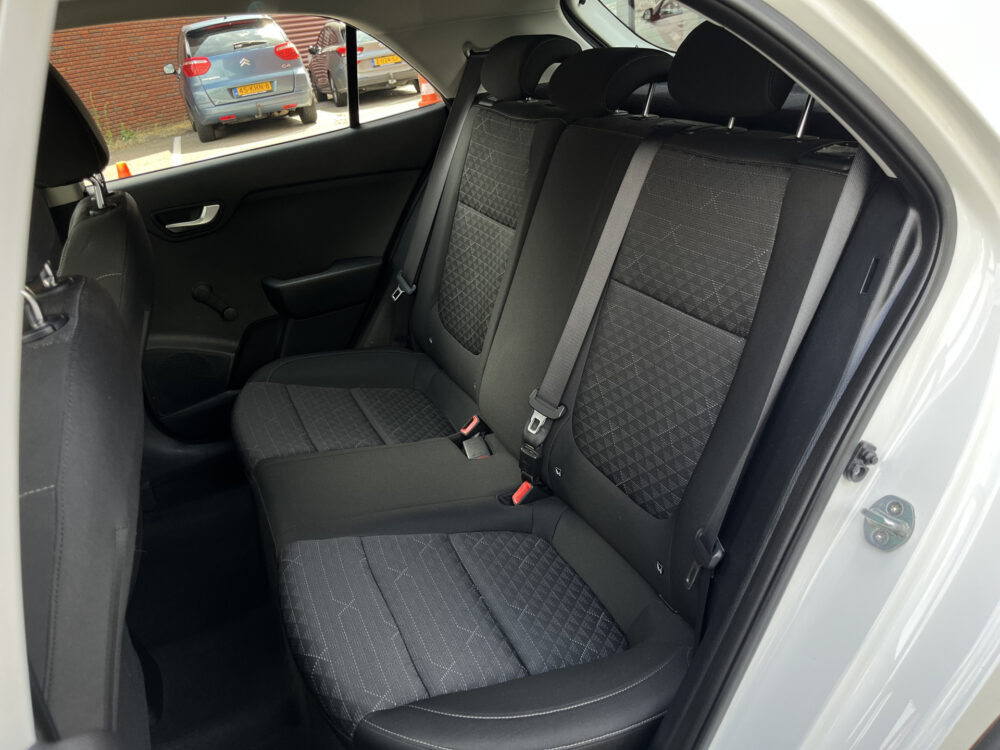 Kia Rio 1.2 CVVT DynamicLine // NAVI // AIRCO // CAMERA // LICHT METALEN VELGEN // APPLE CARPLAY - ANDROID AUTO // 14