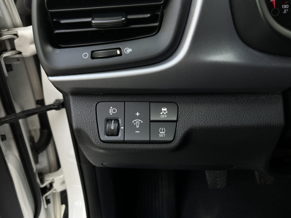 Kia Rio 1.2 CVVT DynamicLine // NAVI // AIRCO // CAMERA // LICHT METALEN VELGEN // APPLE CARPLAY - ANDROID AUTO // 17