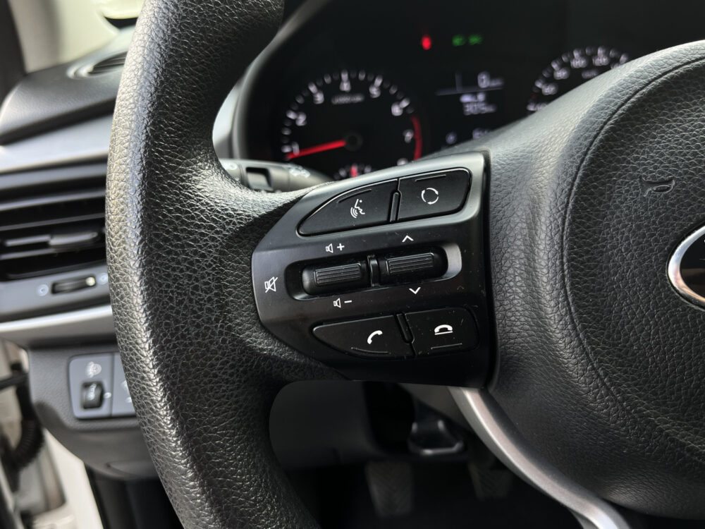 Kia Rio 1.2 CVVT DynamicLine // NAVI // AIRCO // CAMERA // LICHT METALEN VELGEN // APPLE CARPLAY - ANDROID AUTO // 18