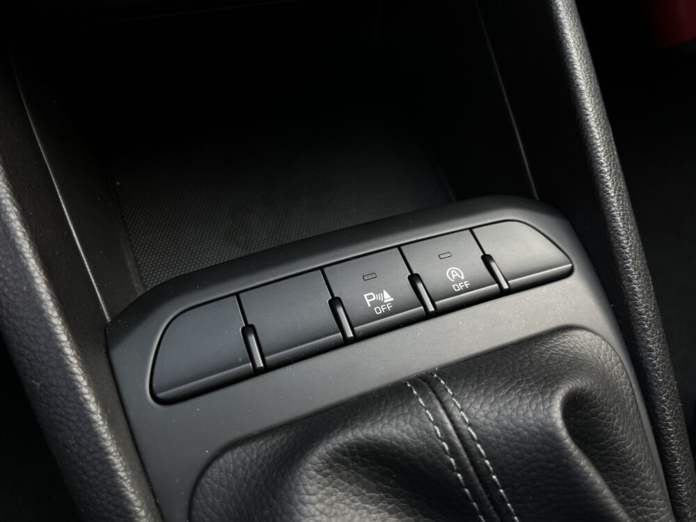 Kia Rio 1.2 CVVT DynamicLine // NAVI // AIRCO // CAMERA // LICHT METALEN VELGEN // APPLE CARPLAY - ANDROID AUTO // 22