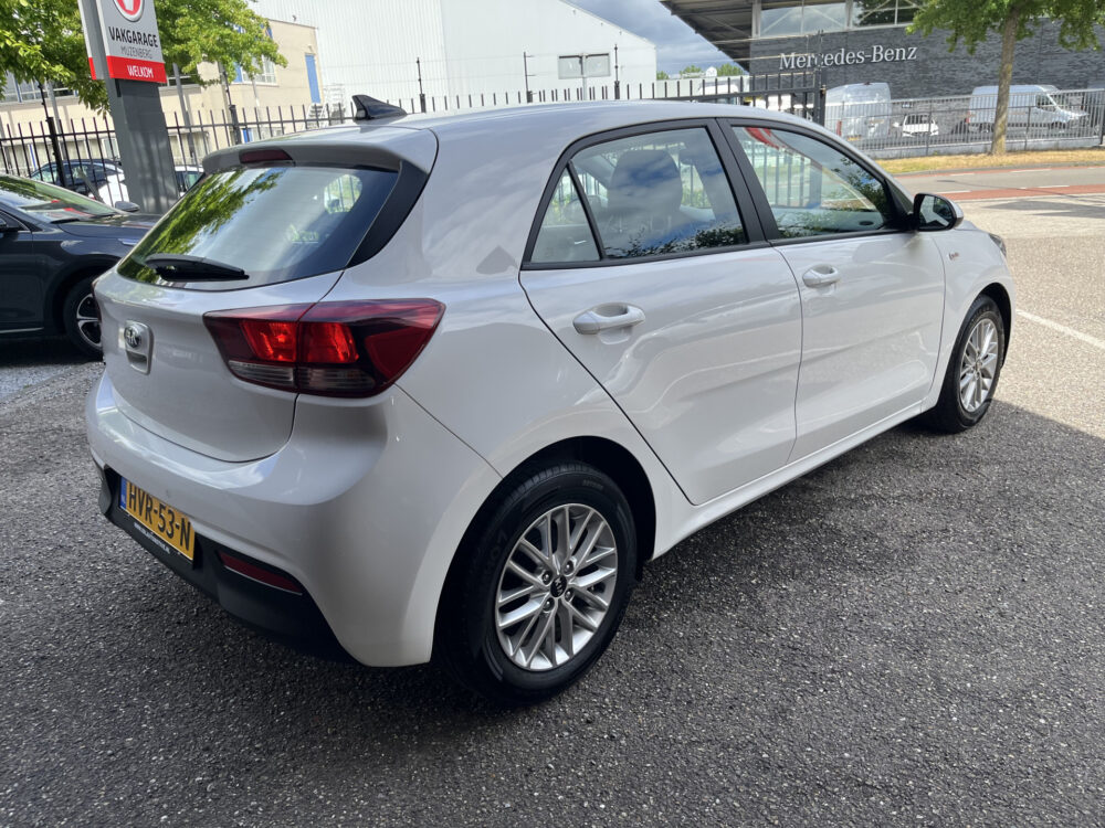 Kia Rio 1.2 CVVT DynamicLine // NAVI // AIRCO // CAMERA // LICHT METALEN VELGEN // APPLE CARPLAY - ANDROID AUTO // 5