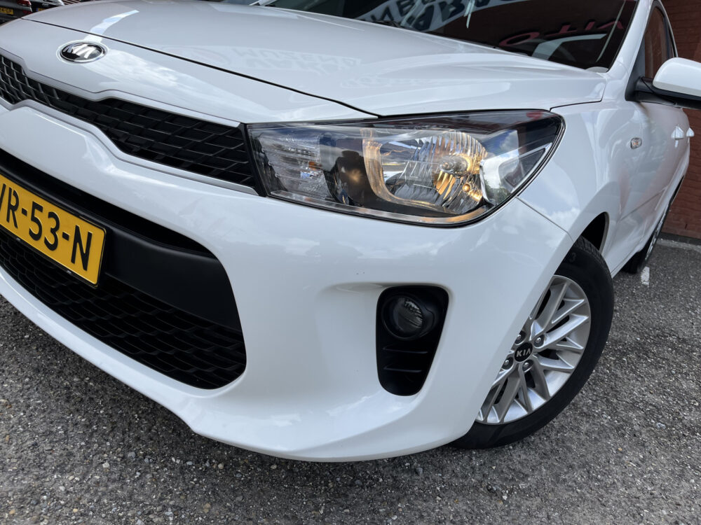 Kia Rio 1.2 CVVT DynamicLine // NAVI // AIRCO // CAMERA // LICHT METALEN VELGEN // APPLE CARPLAY - ANDROID AUTO // 9
