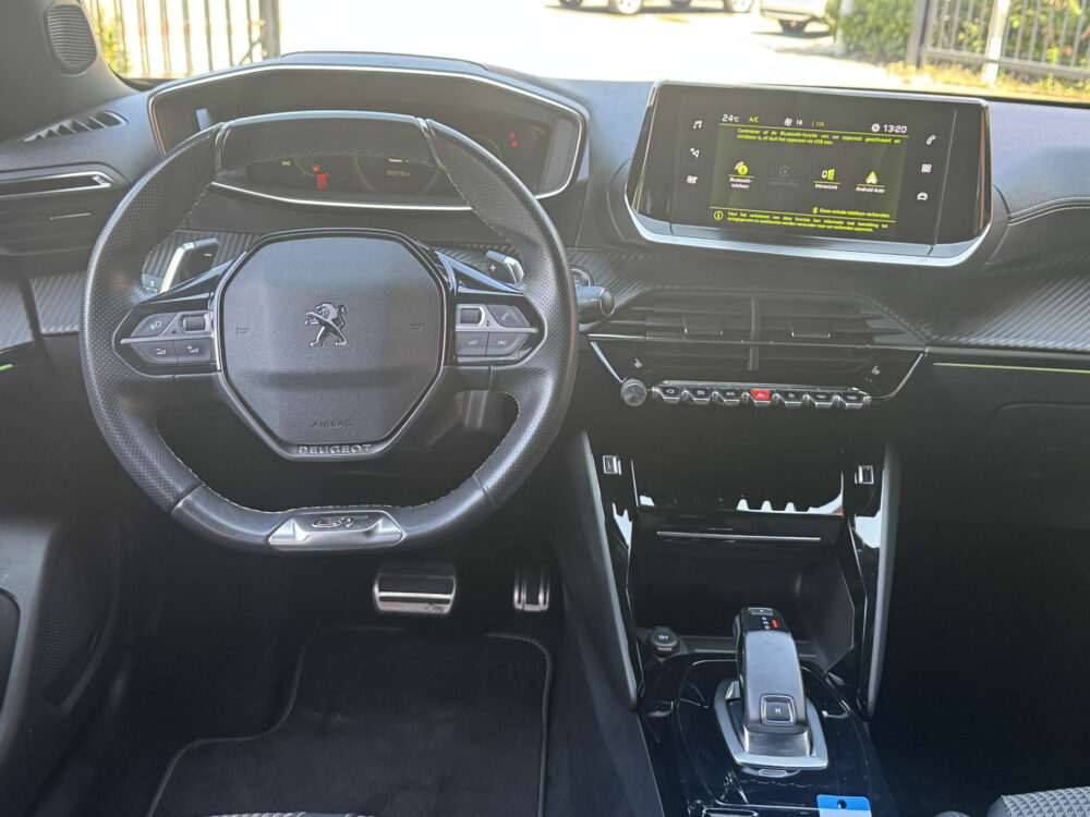 Peugeot 2008 1.2 PureTech GT-Line // LED // HALF LEDER // DODEHOEK // CRUISE // STOELVERWARMING // APPLE-ANROID AUTO // 12