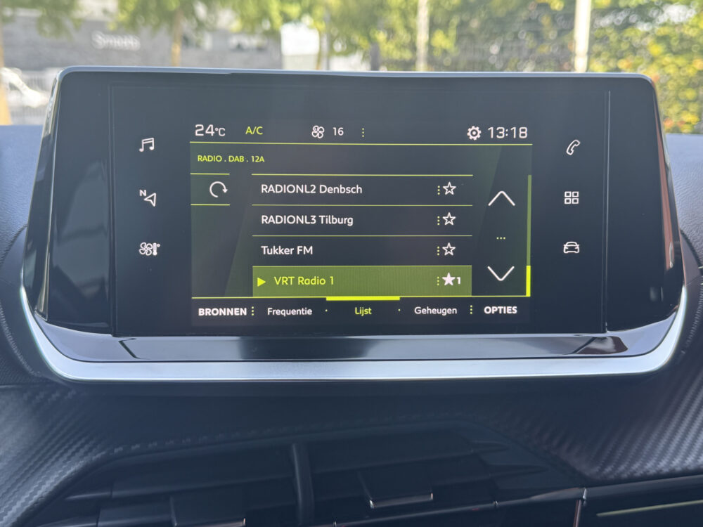 Peugeot 2008 1.2 PureTech GT-Line // LED // HALF LEDER // DODEHOEK // CRUISE // STOELVERWARMING // APPLE-ANROID AUTO // 17