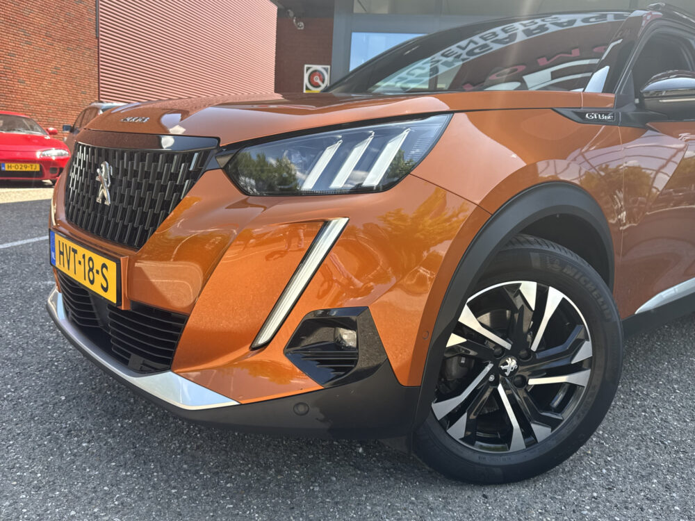 Peugeot 2008 1.2 PureTech GT-Line // LED // HALF LEDER // DODEHOEK // CRUISE // STOELVERWARMING // APPLE-ANROID AUTO // 7
