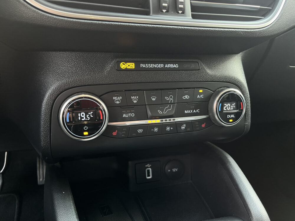 Ford FOCUS Wagon 1.5 EcoBoost Active Business // FULL LED // NAVI + CARPLAY // CLIMA // PDC V+A // CAMERA 25