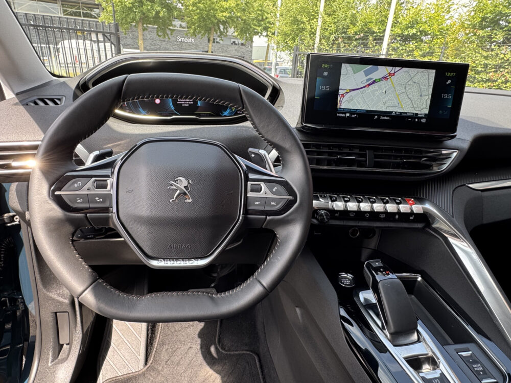 Peugeot 3008 1.6 HYbrid 225 Allure // LED // NAVI + CARPLAY // CAMERA + SENSOREN // STOELVERWARMING 12