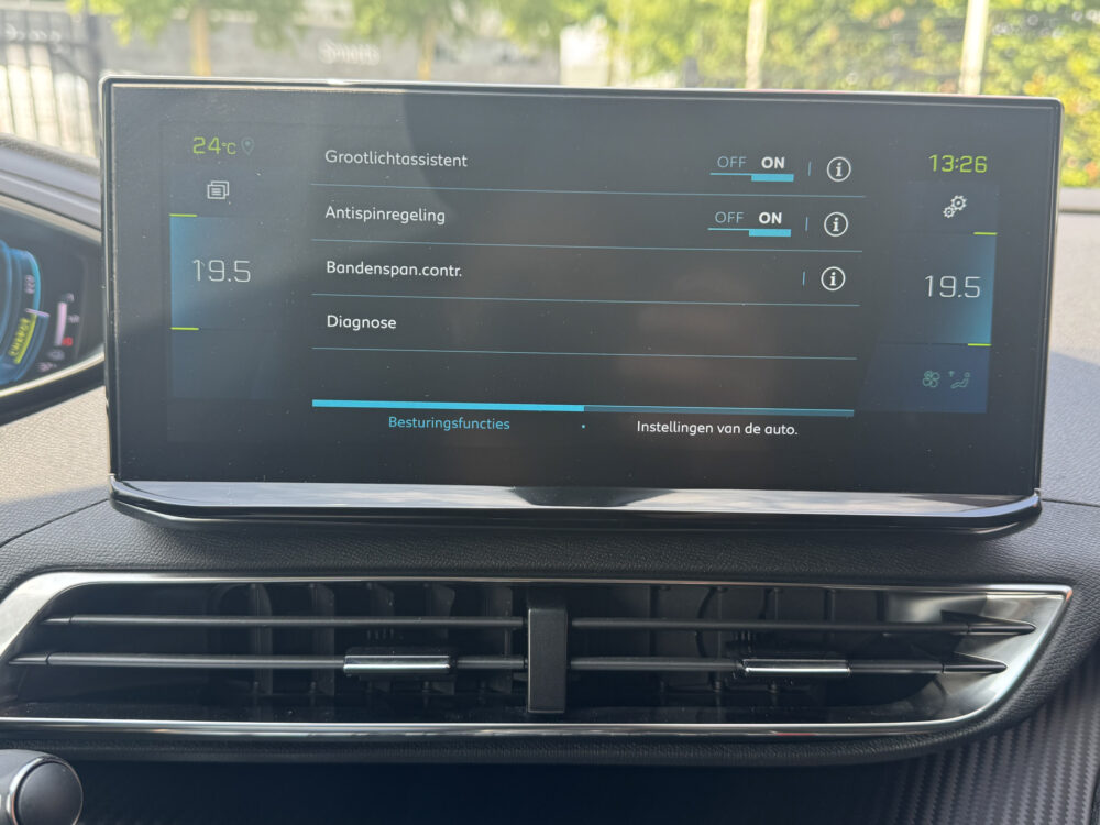 Peugeot 3008 1.6 HYbrid 225 Allure // LED // NAVI + CARPLAY // CAMERA + SENSOREN // STOELVERWARMING 19