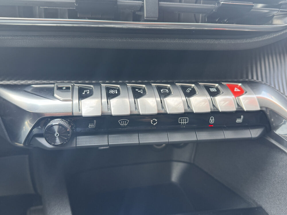 Peugeot 3008 1.6 HYbrid 225 Allure // LED // NAVI + CARPLAY // CAMERA + SENSOREN // STOELVERWARMING 24