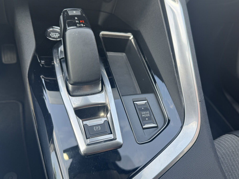 Peugeot 3008 1.6 HYbrid 225 Allure // LED // NAVI + CARPLAY // CAMERA + SENSOREN // STOELVERWARMING 25
