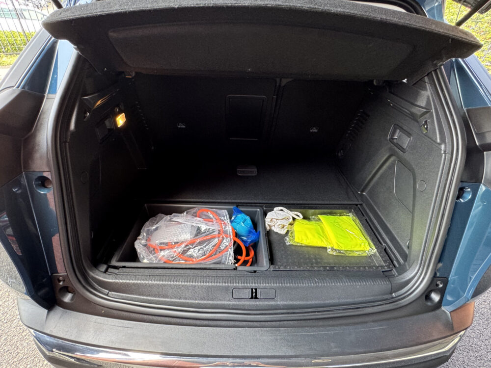 Peugeot 3008 1.6 HYbrid 225 Allure // LED // NAVI + CARPLAY // CAMERA + SENSOREN // STOELVERWARMING 32