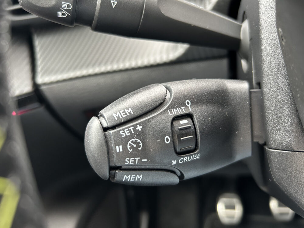 Peugeot 2008 1.2 PureTech GT-Line 131 PK! // LED // 3D COCKPIT // APPLE-ANDROID AUTO // CRUISE // STOELVERWARMING // 12