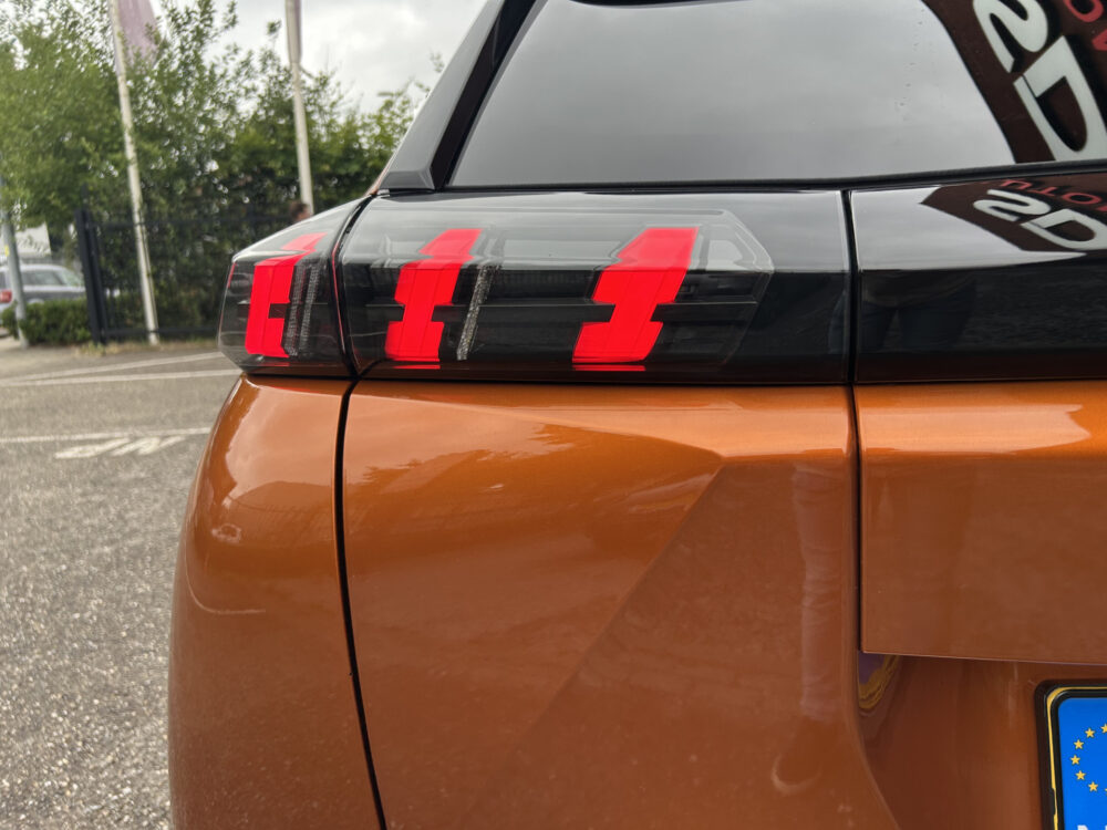 Peugeot 2008 1.2 PureTech GT-Line 131 PK! // LED // 3D COCKPIT // APPLE-ANDROID AUTO // CRUISE // STOELVERWARMING // 30