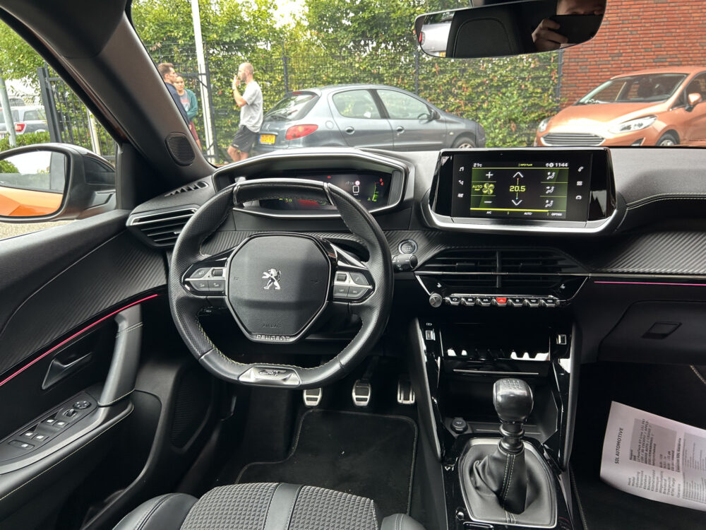 Peugeot 2008 1.2 PureTech GT-Line 131 PK! // LED // 3D COCKPIT // APPLE-ANDROID AUTO // CRUISE // STOELVERWARMING // 7