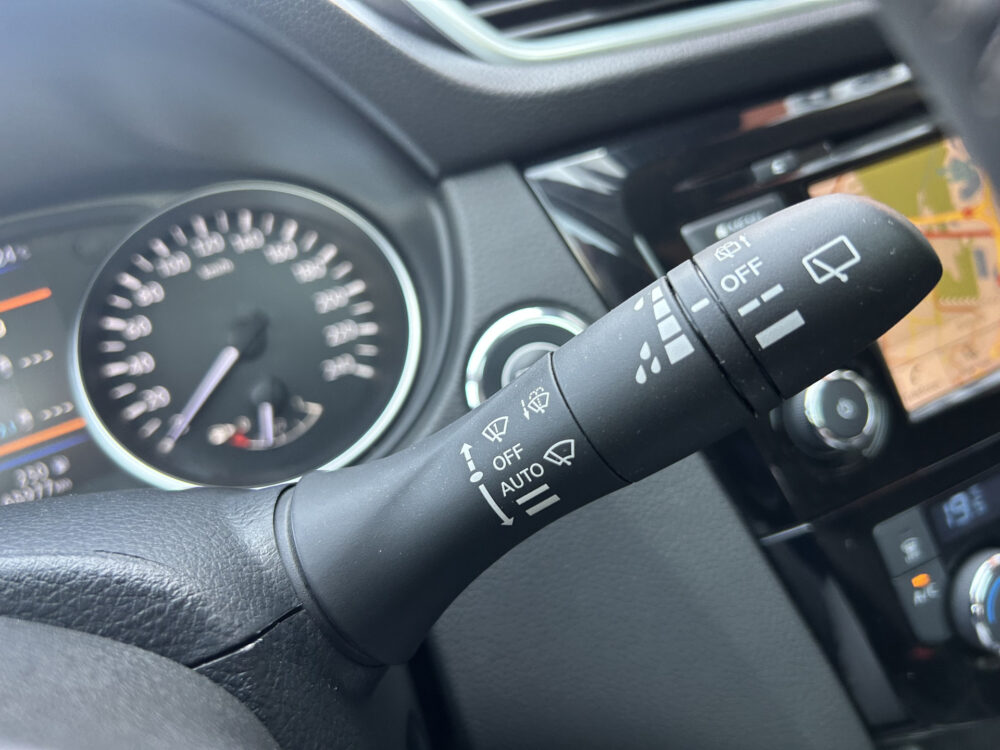 Nissan QASHQAI 1.3 DIG-T N-Connecta // PANO DAK // NAVI // CLIMA // CRUISE // CAMERA // PDC // 12