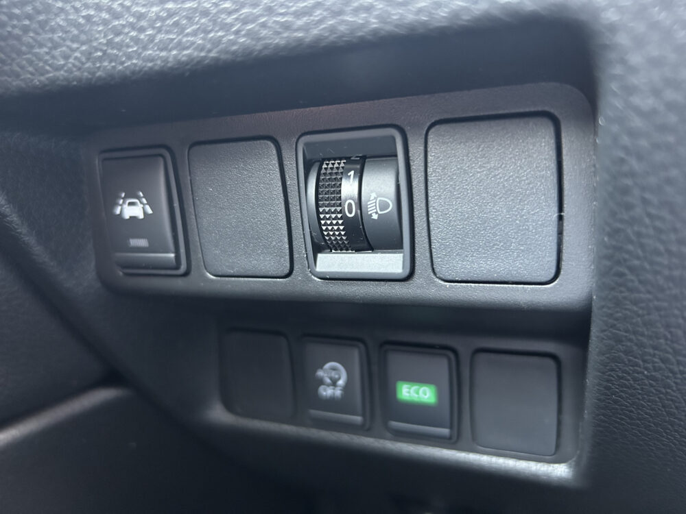 Nissan QASHQAI 1.3 DIG-T N-Connecta // PANO DAK // NAVI // CLIMA // CRUISE // CAMERA // PDC // 23