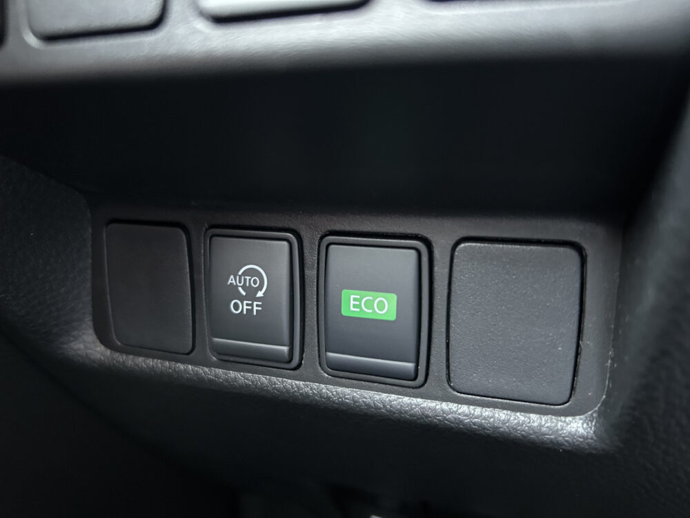 Nissan QASHQAI 1.3 DIG-T N-Connecta // PANO DAK // NAVI // CLIMA // CRUISE // CAMERA // PDC // 24