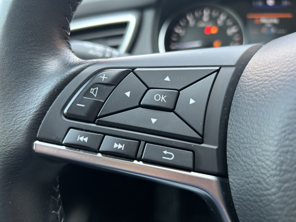 Nissan QASHQAI 1.3 DIG-T N-Connecta // PANO DAK // NAVI // CLIMA // CRUISE // CAMERA // PDC // 9