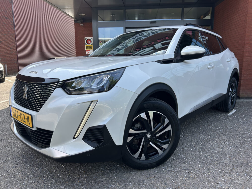 Peugeot 2008 1.2 PureTech Allure // NAVI // CLIMA // CRUISE // CAMERA // APPLE CARPLAY / ANDROID AUTO // 1