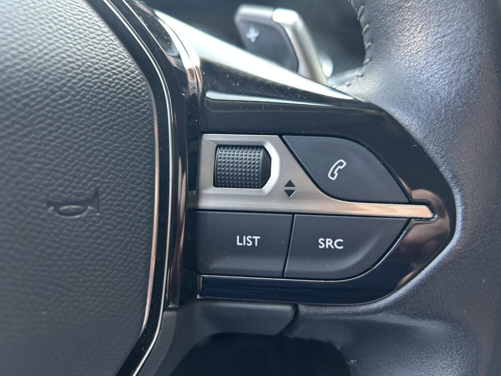 Peugeot 2008 1.2 PureTech Allure // NAVI // CLIMA // CRUISE // CAMERA // APPLE CARPLAY / ANDROID AUTO // 10