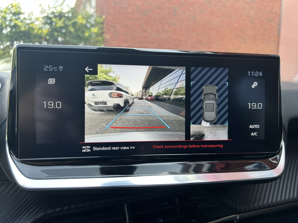 Peugeot 2008 1.2 PureTech Allure // NAVI // CLIMA // CRUISE // CAMERA // APPLE CARPLAY / ANDROID AUTO // 16