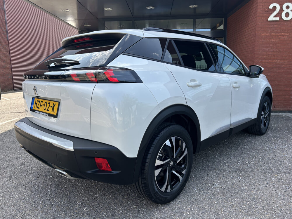 Peugeot 2008 1.2 PureTech Allure // NAVI // CLIMA // CRUISE // CAMERA // APPLE CARPLAY / ANDROID AUTO // 2