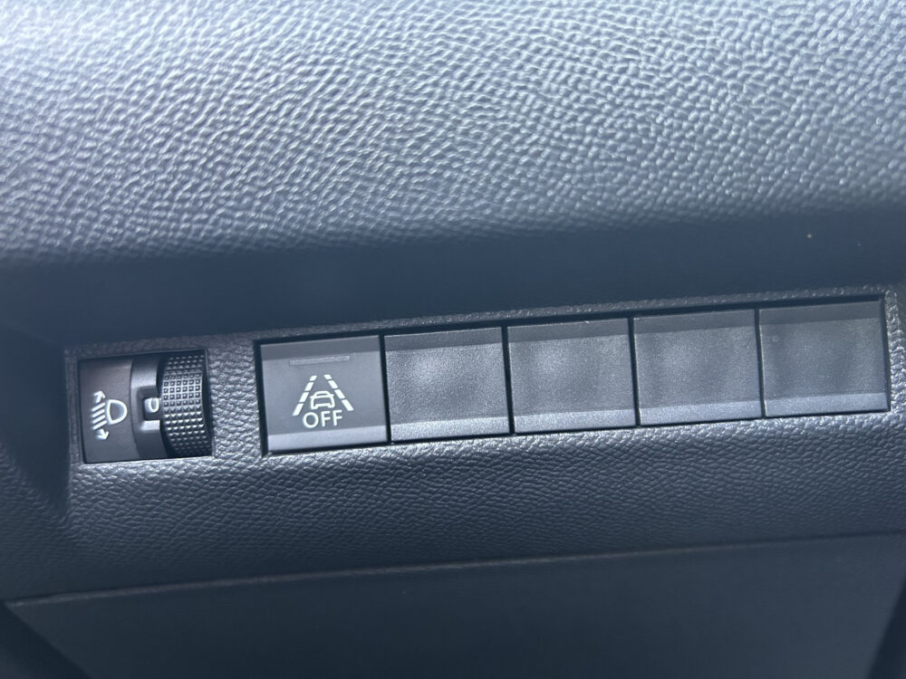 Peugeot 2008 1.2 PureTech Allure // NAVI // CLIMA // CRUISE // CAMERA // APPLE CARPLAY / ANDROID AUTO // 23