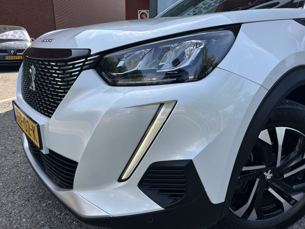 Peugeot 2008 1.2 PureTech Allure // NAVI // CLIMA // CRUISE // CAMERA // APPLE CARPLAY / ANDROID AUTO // 25
