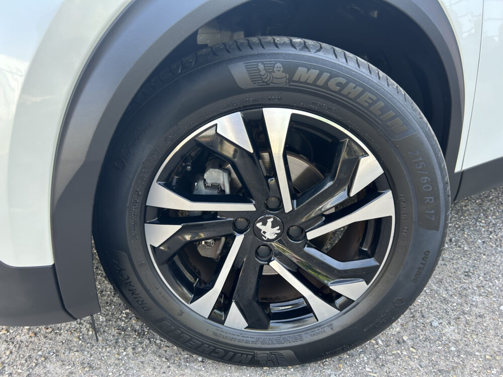 Peugeot 2008 1.2 PureTech Allure // NAVI // CLIMA // CRUISE // CAMERA // APPLE CARPLAY / ANDROID AUTO // 26