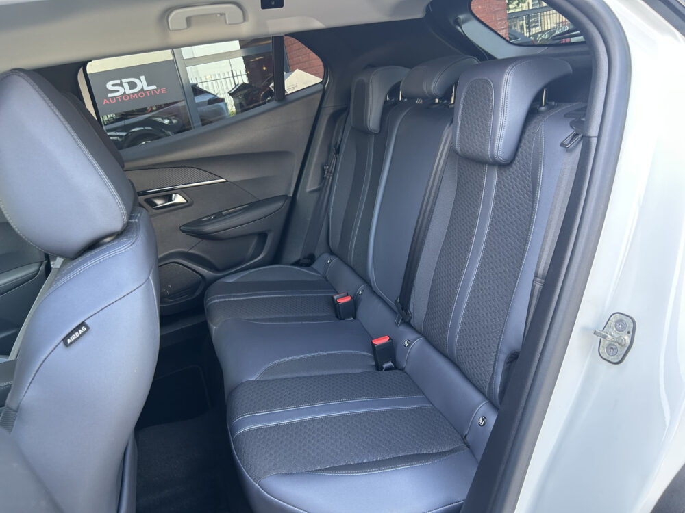 Peugeot 2008 1.2 PureTech Allure // NAVI // CLIMA // CRUISE // CAMERA // APPLE CARPLAY / ANDROID AUTO // 27