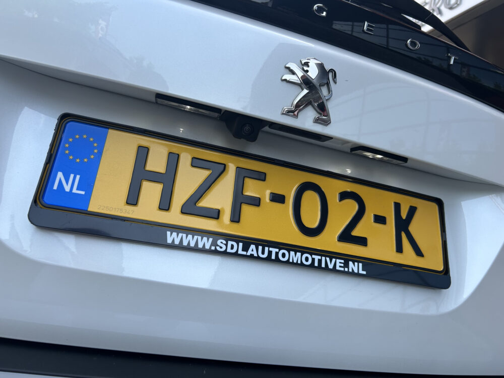 Peugeot 2008 1.2 PureTech Allure // NAVI // CLIMA // CRUISE // CAMERA // APPLE CARPLAY / ANDROID AUTO // 30