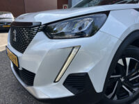 Peugeot 2008 1.2 PureTech Allure // NAVI // CLIMA // CRUISE // CAMERA // APPLE CARPLAY / ANDROID AUTO // 57