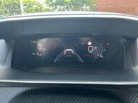 Peugeot 2008 1.2 PureTech Allure // NAVI // CLIMA // CRUISE // CAMERA // APPLE CARPLAY / ANDROID AUTO // 63