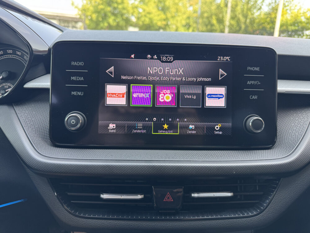 Škoda Fabia 1.0 Ambition // LED // CLIMA // CRUISE CONTROL // APPLE-ANDROID AUTO // PDC // 15