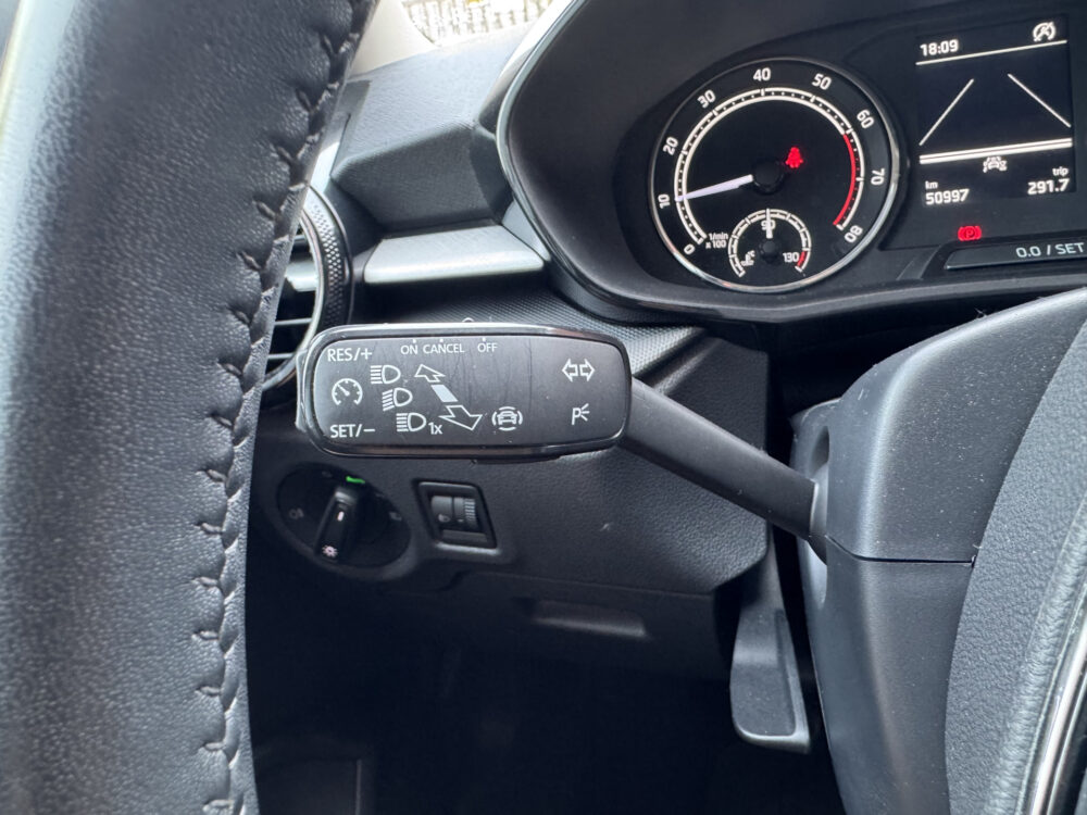 Škoda Fabia 1.0 Ambition // LED // CLIMA // CRUISE CONTROL // APPLE-ANDROID AUTO // PDC // 21
