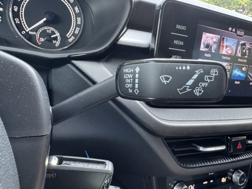 Škoda Fabia 1.0 Ambition // LED // CLIMA // CRUISE CONTROL // APPLE-ANDROID AUTO // PDC // 22
