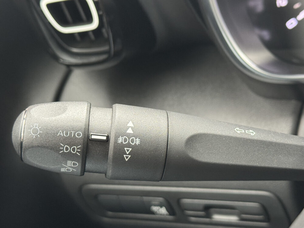 Citroën C3 Aircross 1.2 PureTech Shine // CRUISE // NAVI + CARPLAY // LEDER // PANO/SCHUIFKANTELDAK // CLIMA // KEYLESS 25