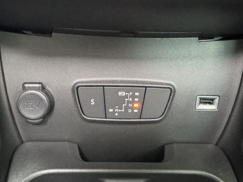 Citroën C3 Aircross 1.2 PureTech Shine // CRUISE // NAVI + CARPLAY // LEDER // PANO/SCHUIFKANTELDAK // CLIMA // KEYLESS 30