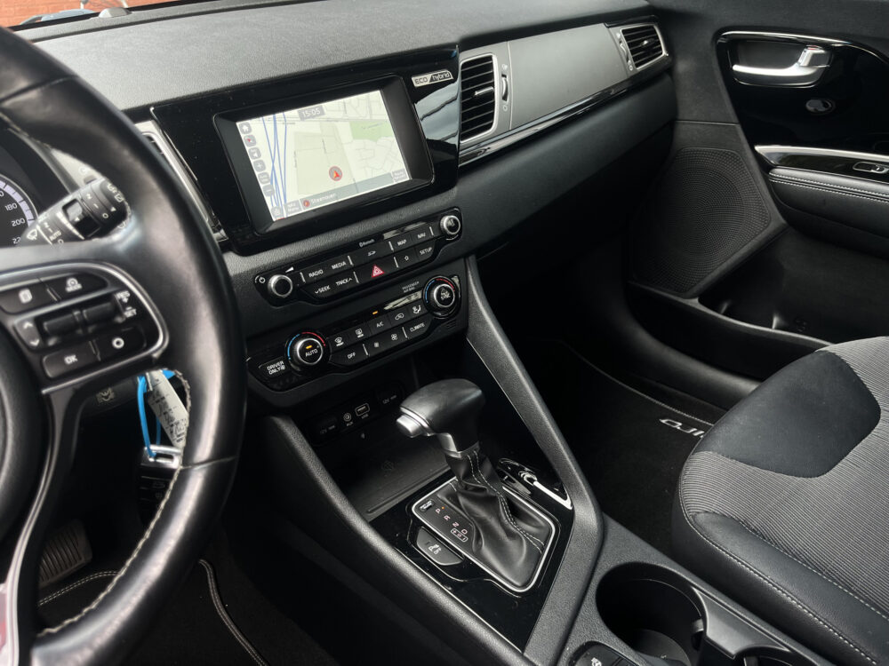 Kia Niro 1.6 GDi Hybrid DynamicPlusLine // LED // HALF LEDER // CAMERA+SENSOREN // NAVI+CARPLAY // AFN. TREKHAAK // 19