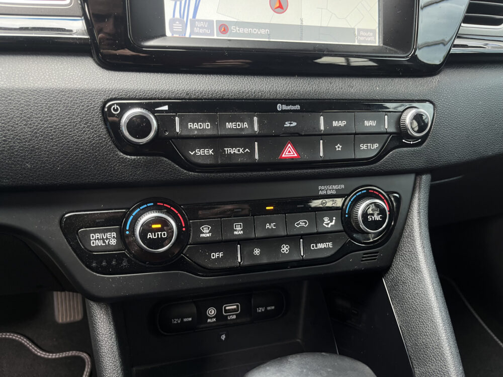 Kia Niro 1.6 GDi Hybrid DynamicPlusLine // LED // HALF LEDER // CAMERA+SENSOREN // NAVI+CARPLAY // AFN. TREKHAAK // 23