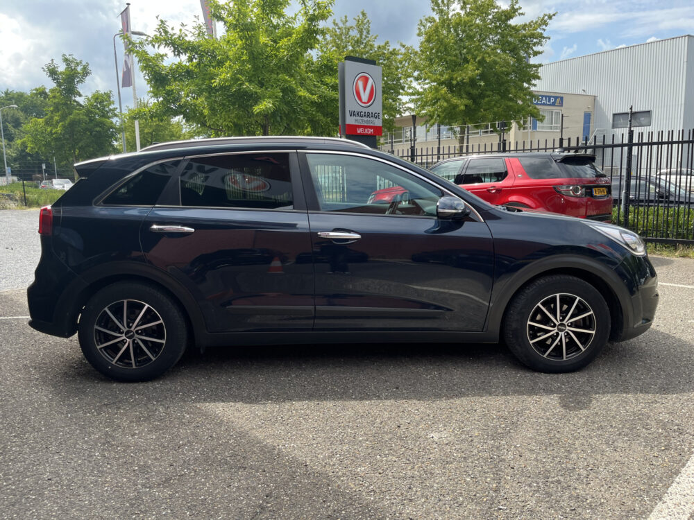 Kia Niro 1.6 GDi Hybrid DynamicPlusLine // LED // HALF LEDER // CAMERA+SENSOREN // NAVI+CARPLAY // AFN. TREKHAAK // 6