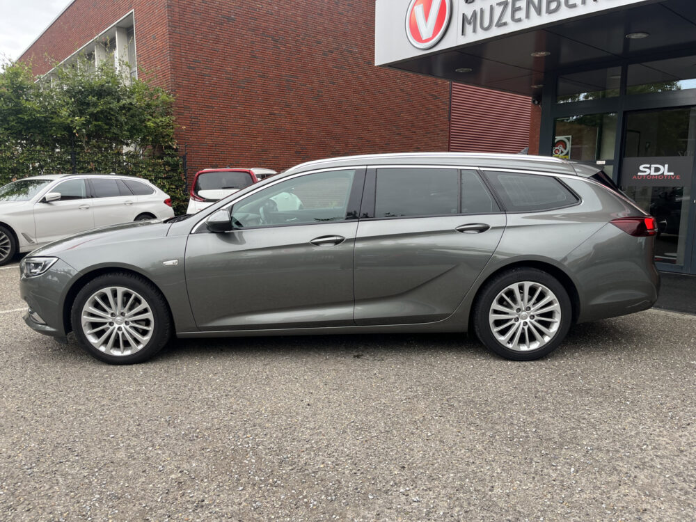 Opel Insignia Sports Tourer 1.5 Turbo Innovation // LED // HALF LEDER // CAMERA+SENSOREN // NAVI // STUUR+STOELVERWARMING // 2