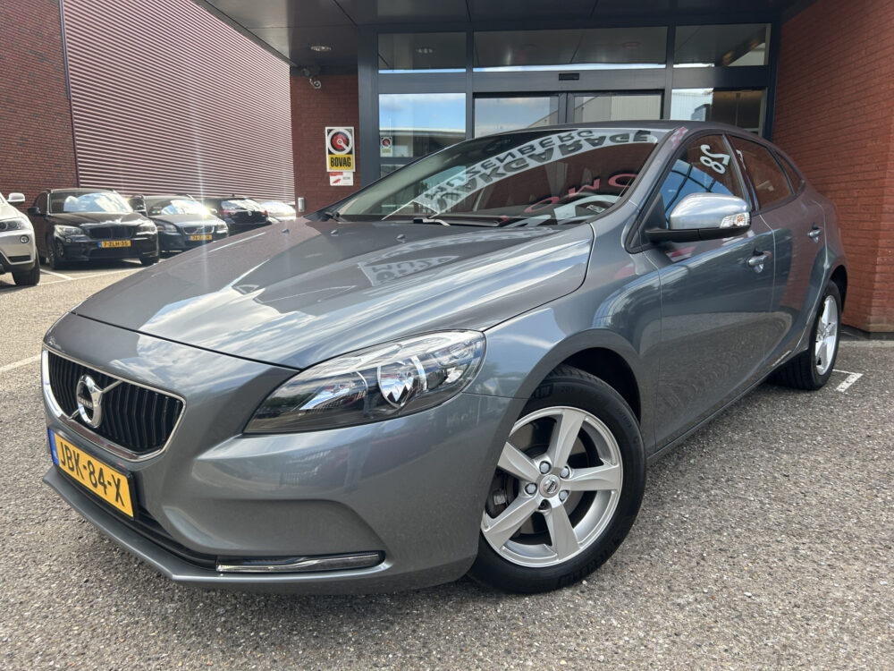 Volvo V40 1.5 T2 Momentum // CRUISE CONTROL // CLIMA // NAVI // PARKEERSENSOREN // TREKHAAK // 1