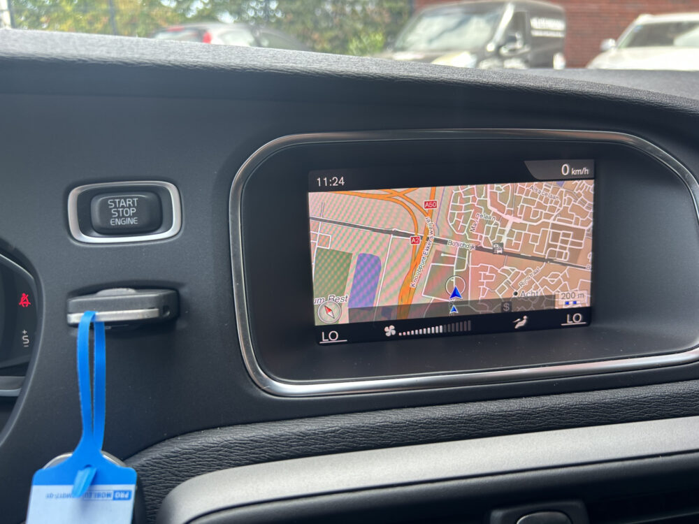Volvo V40 1.5 T2 Momentum // CRUISE CONTROL // CLIMA // NAVI // PARKEERSENSOREN // TREKHAAK // 14