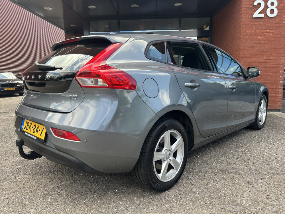 Volvo V40 1.5 T2 Momentum // CRUISE CONTROL // CLIMA // NAVI // PARKEERSENSOREN // TREKHAAK // 2