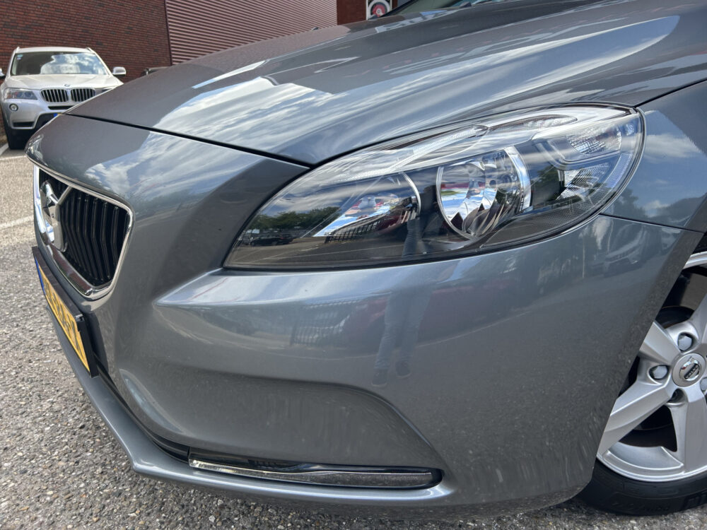 Volvo V40 1.5 T2 Momentum // CRUISE CONTROL // CLIMA // NAVI // PARKEERSENSOREN // TREKHAAK // 21
