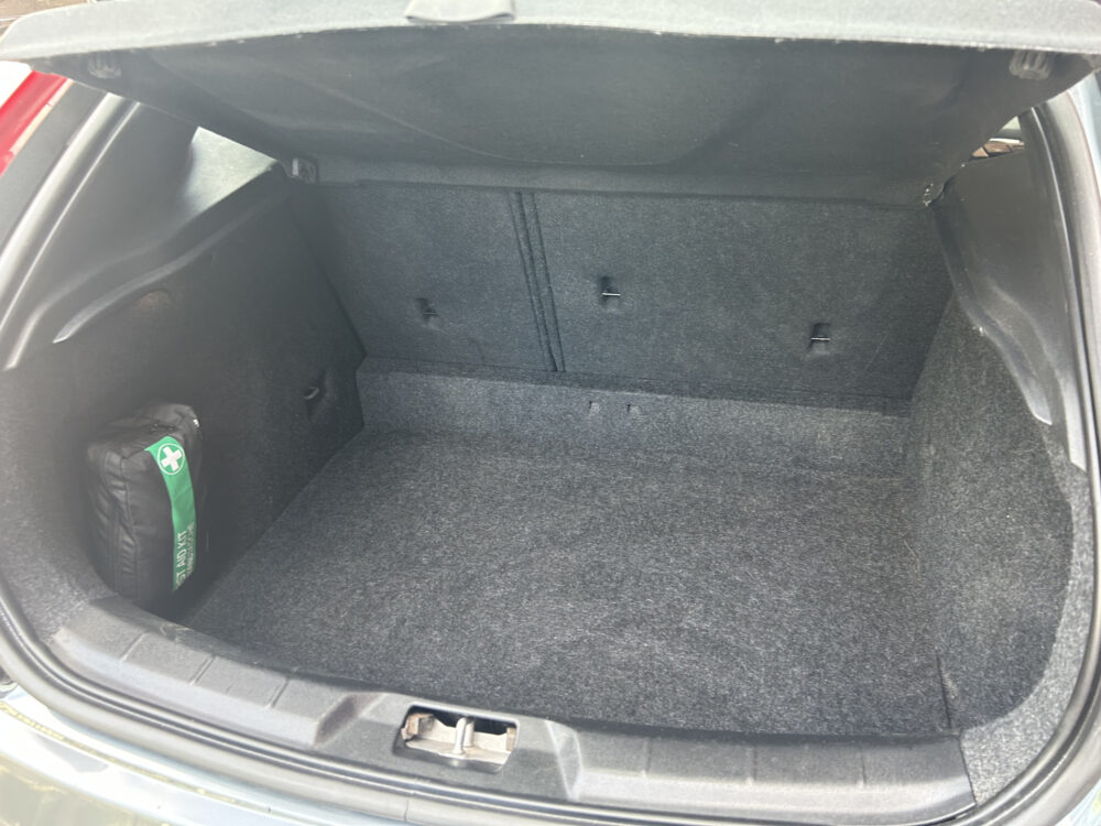 Volvo V40 1.5 T2 Momentum // CRUISE CONTROL // CLIMA // NAVI // PARKEERSENSOREN // TREKHAAK // 24